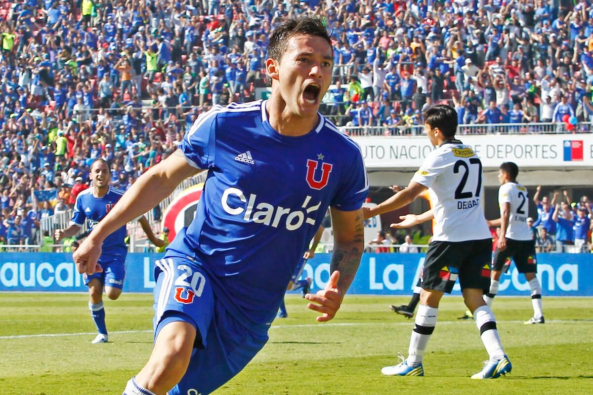 Charles Aránguiz está cerca de ser jugador de la U. Foto: Aton.