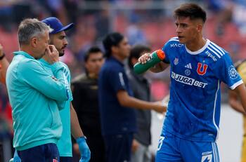 Más de lo esperado: la U informó cuánto tiempo estará fuera de las canchas David Retamal