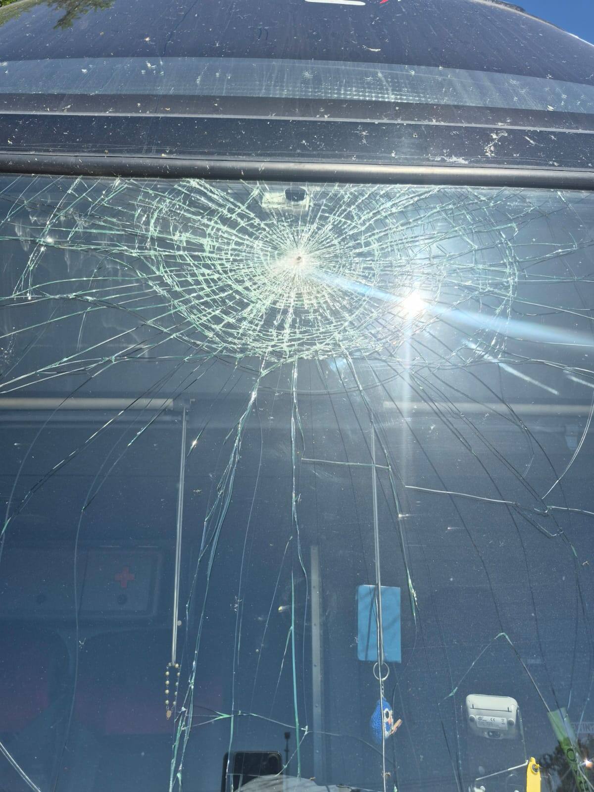 El bus azul fue apedreado en Rancagua.