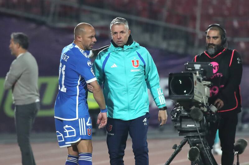 Revelan que Marcelo Díaz y otros jugadores de la U apretaron a Gustavo Álvarez: “Si queremos salir campeón...”. Foto: Aton.