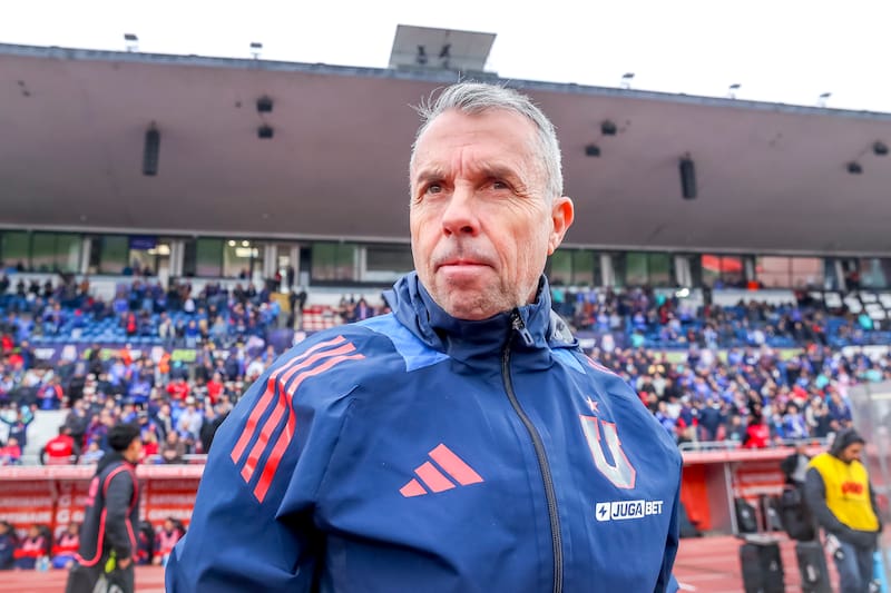 El entrenador de Universidad de Chile, Gustavo Alvarez es sondeado por la Selección de Perú. Foto: ATON.