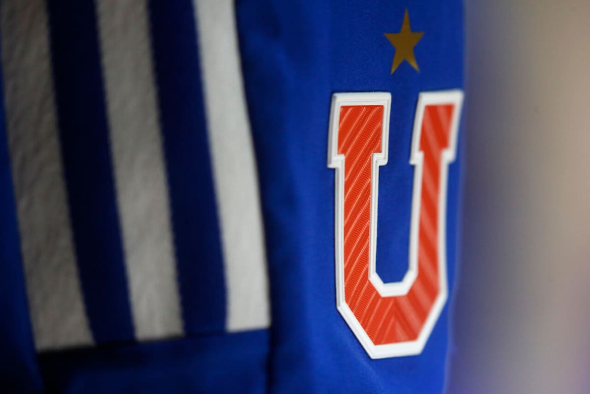 Filtran tercera camiseta del equipo. Aton.