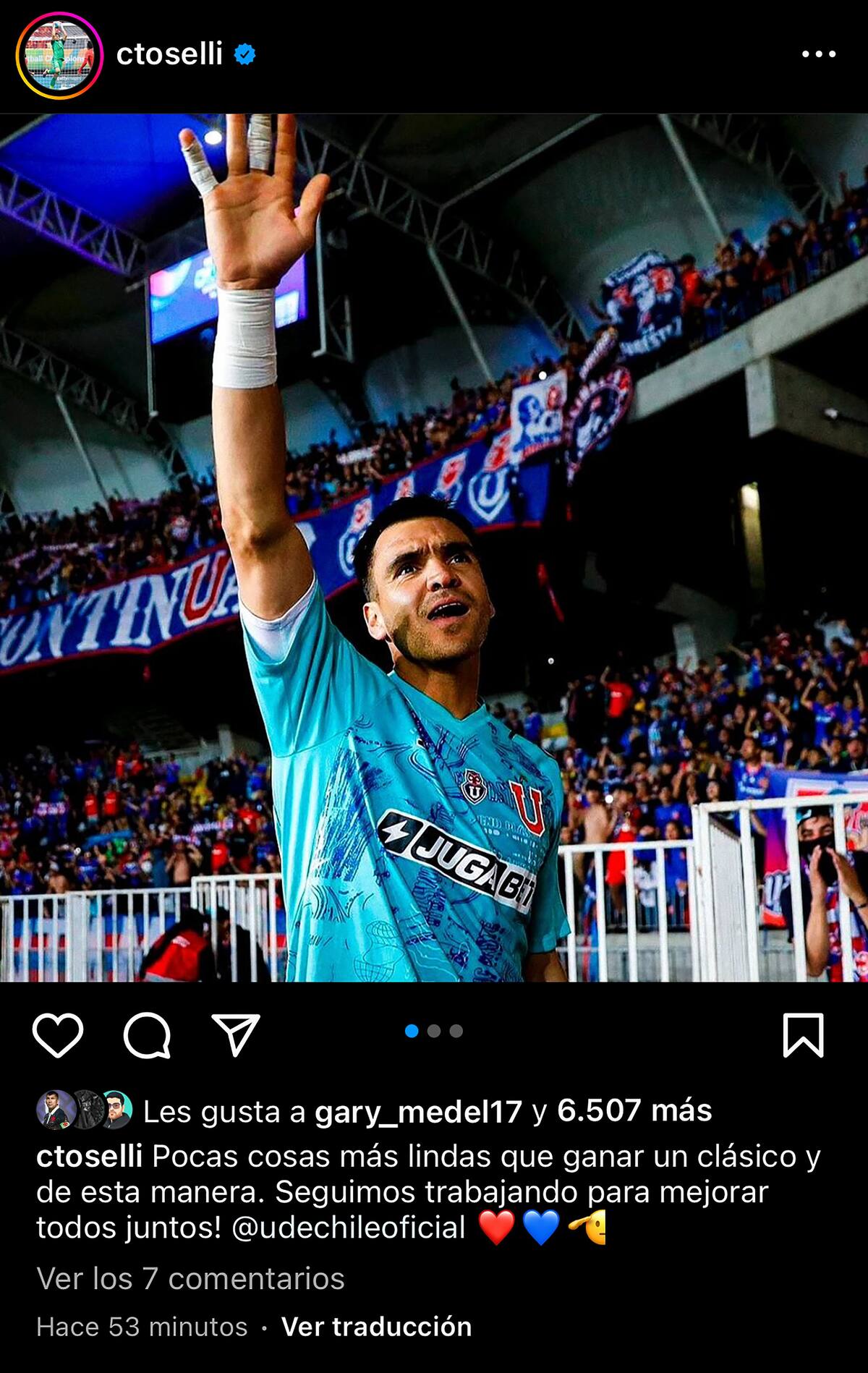 Gary Medel y sus felicitaciones.