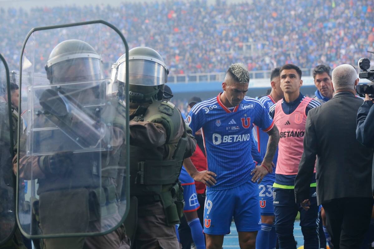 Universidad de Chile recibió duro castigo por los incidentes el Clásico Universitario. Foto: Aton