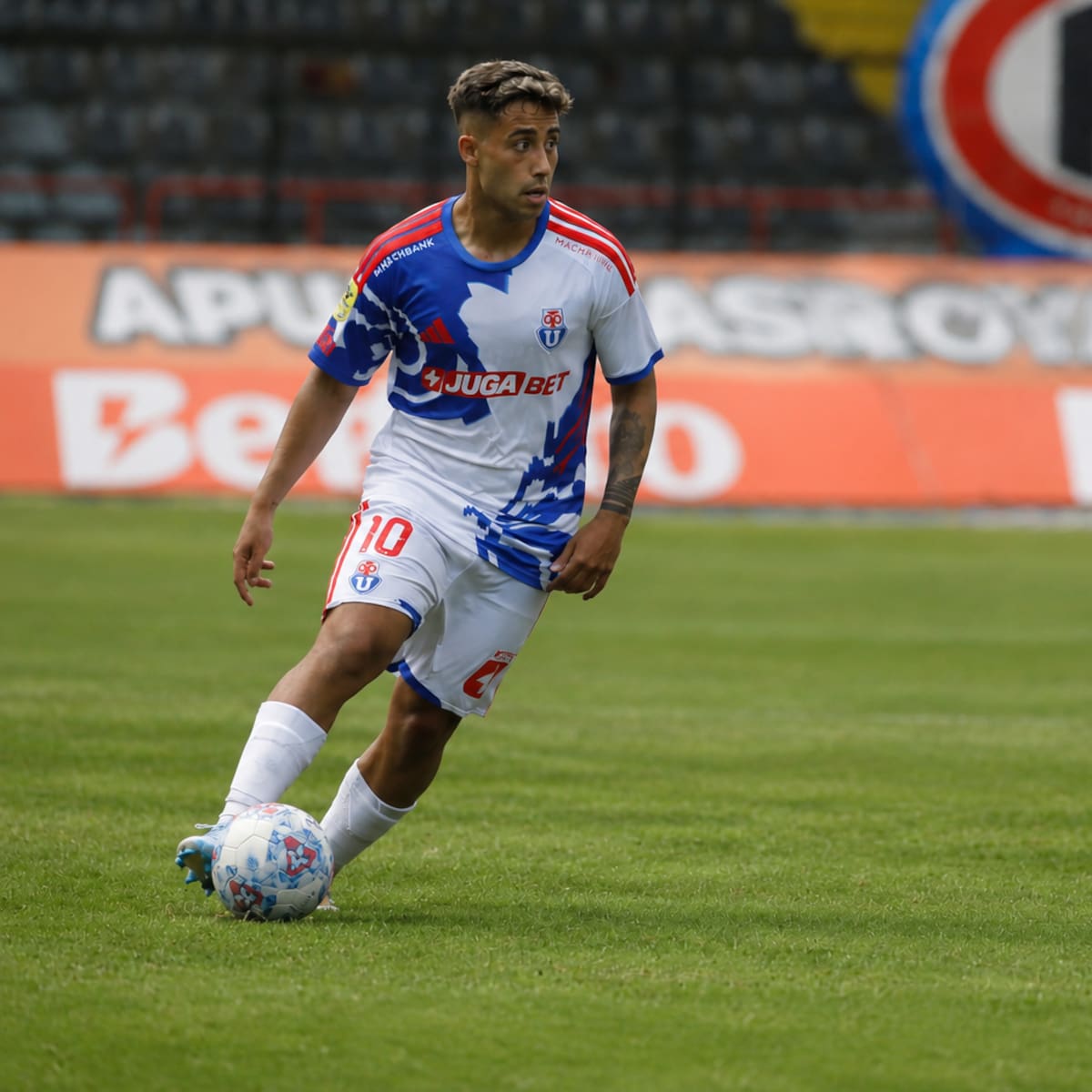 Johnny Herrera celebra renovación de Lucas Assadi, pero le pone tarea en la U: “No está en un buen nivel”