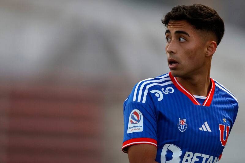 Lucas Assadi en el duelo de la U con Unión La Calera. Foto: Aton.