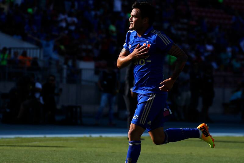 El fichaje de Charles Aránguiz vive su semana clave.