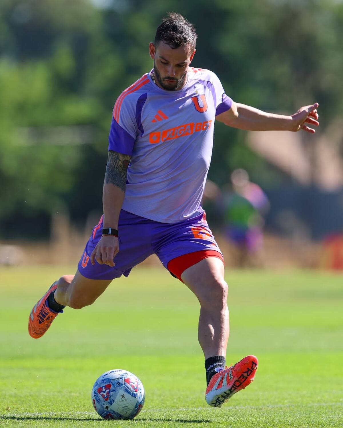 Octavio Rivero, delantero de los azules, anotó un doblete ante Santiago Wanderers.