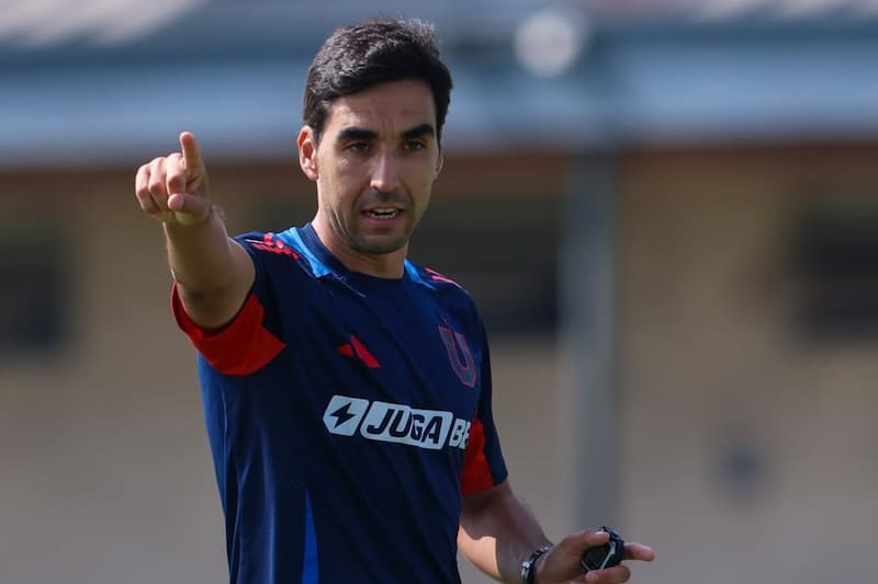 Francisco Meneghini, entrenador de los azules. Foto: Prensa UCH.