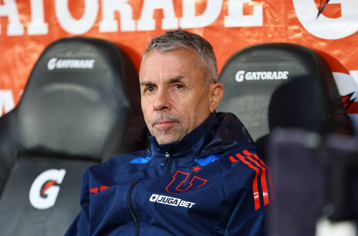 Alarma en la U sobre el futuro de Gustavo Álvarez: partido de La Roja podría ser clave
