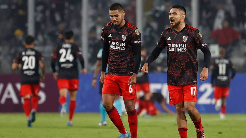 Davíd Martínez durante la visita de River Plate a Colo Colo en 2022.