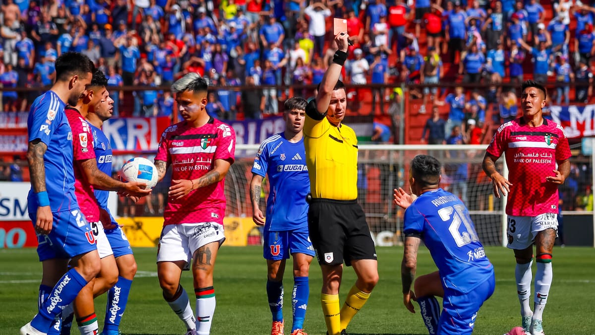 “Bien, Miguel”: liberan audios del VAR de la expulsión Charles Aránguiz y el no penal de Leandro Fernández