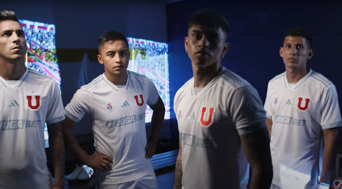 Camiseta blanca de la U para este 2024.