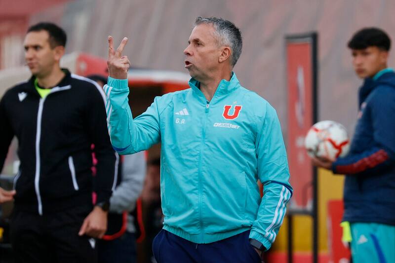 Gustavo Álvarez reveló por qué no se guardó nada ante Palestino. Foto: Aton.