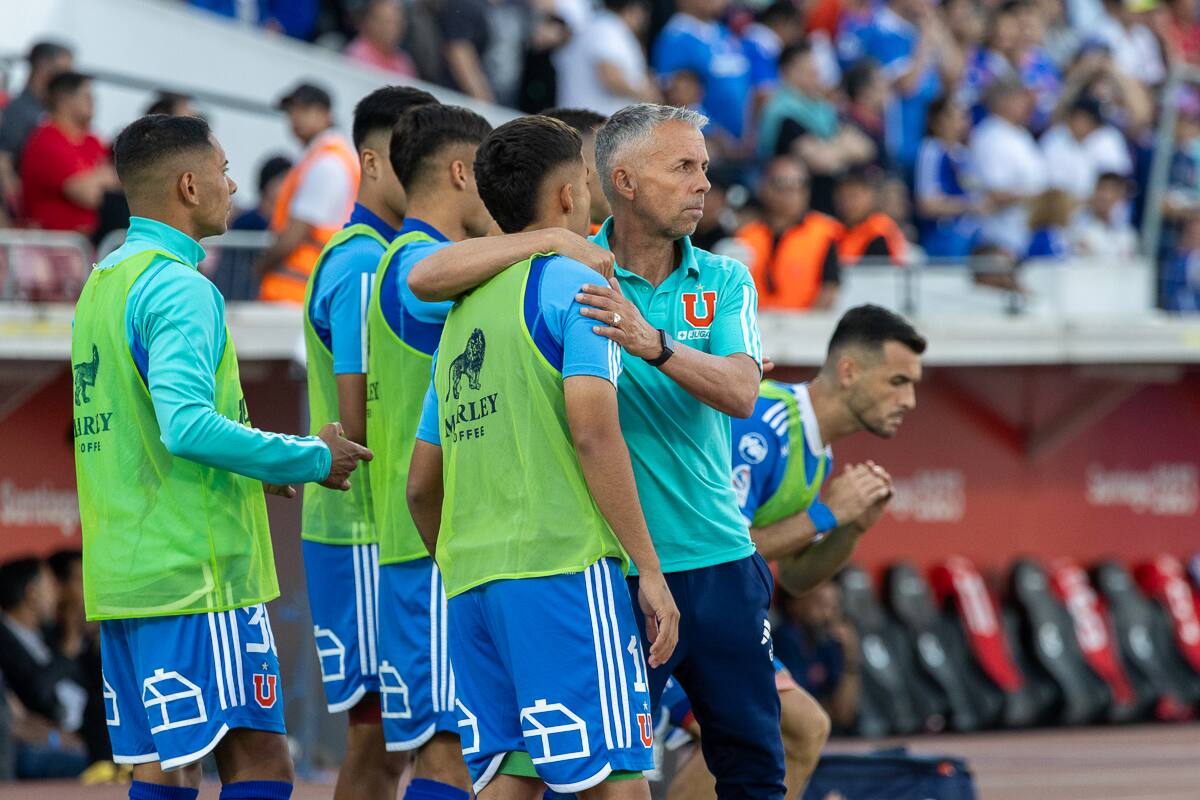 ¿Comienza la poda? Los jugadores que tienen contrato pero están con pie y medio afuera de la U. Foto: Aton.