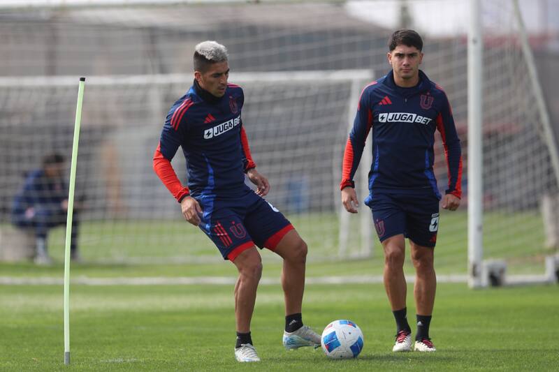 El cuadro azul alcanzó a tener dos entrenamientos para preparar el Superclásico, que luego fue suspendido. (Foto: @UdeChile)
