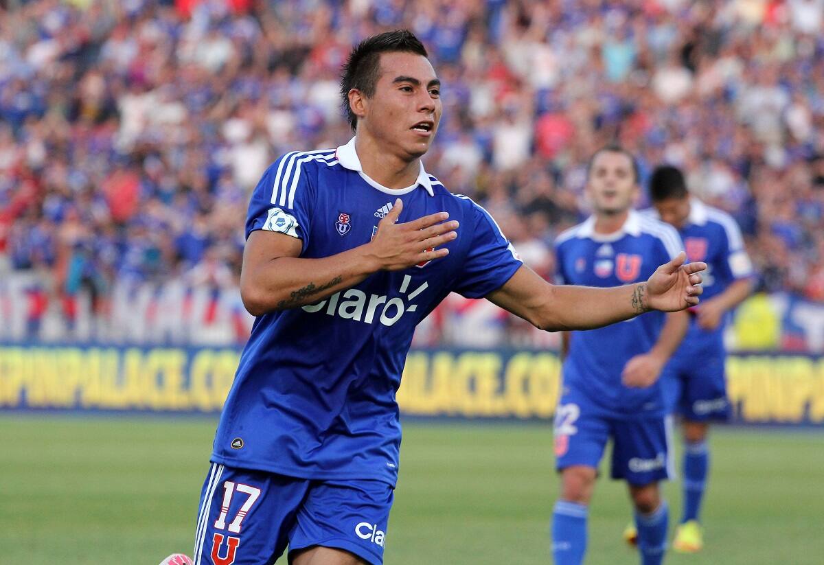 El jugador de Universidad de Chile, Eduardo Vargas, celebra el 2-0.