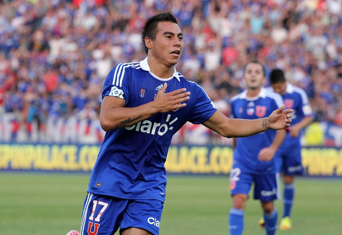 El jugador de Universidad de Chile, Eduardo Vargas, celebra el 2-0.