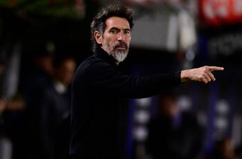 DT de Estudiantes se deshace en elogios con U. de Chile: “Es un muy buen equipo”