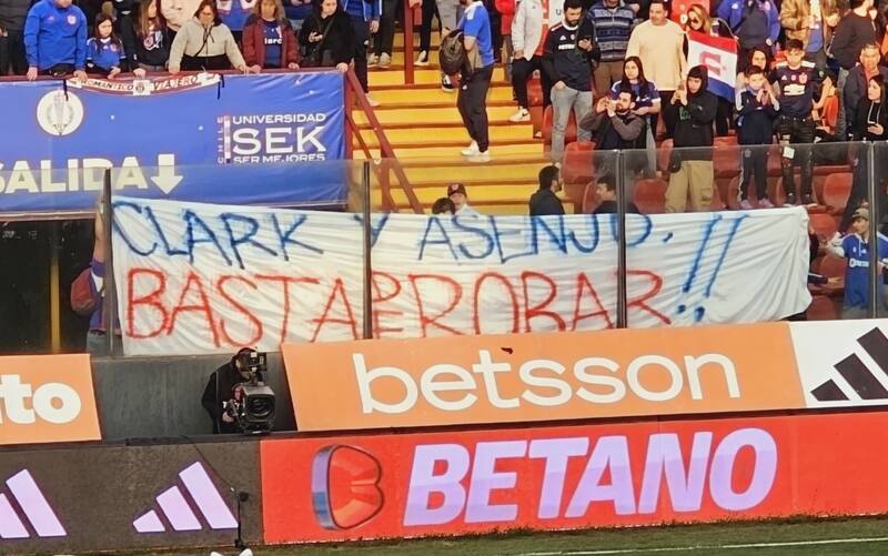 El mensaje contra Michael Clark y Ignacio Asenjo. Foto: La Voz Azul.