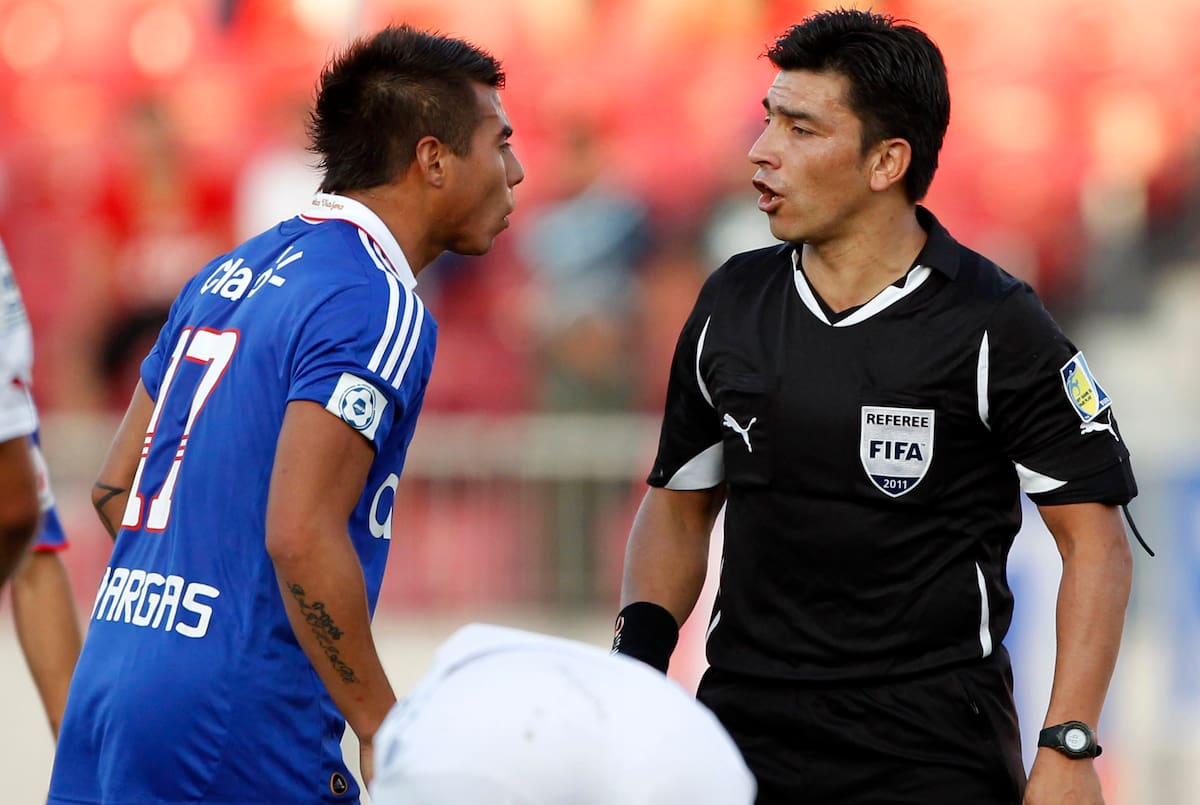 Eduardo Vargas disputó su último Clásico Universitario 2011. Foto: Photosport.