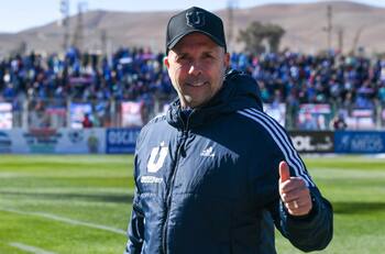 Se fue a Primera B, regresó a la U y ahora vive un complejo momento con Gustavo Álvarez