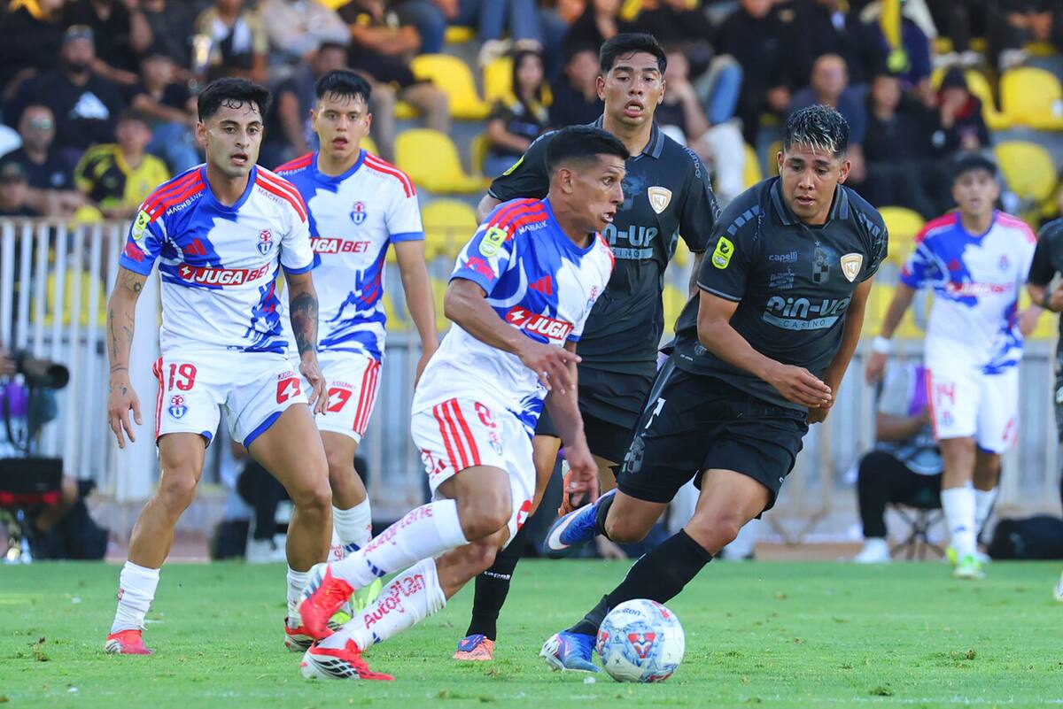 Los azules ganaron por 1-0, pero un jugador se llenó de críticas pese al resultado. Foto: Aton.