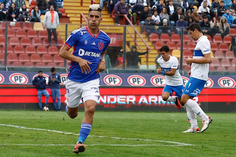 Pese al ascenso de Universidad Católica en el palmarés del fútbol chileno, Ronald Fuentes aseguró que aún no le alcanza para superar a la U. Foto: Aton.
