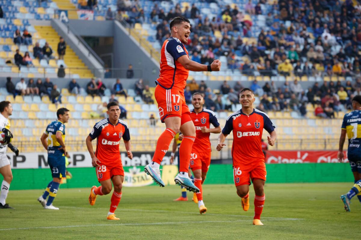 Luis Casanova tras anotar un gol en el duelo de la U contra Everton. Foto: Aton.