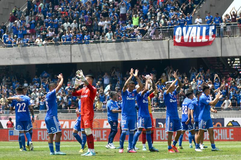 Busca opciones en el mediocampo