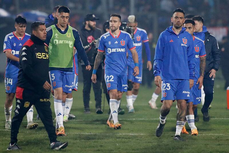 Matías Zaldivia lamentó la derrota de la U frente a Unión Española. Foto: Aton.