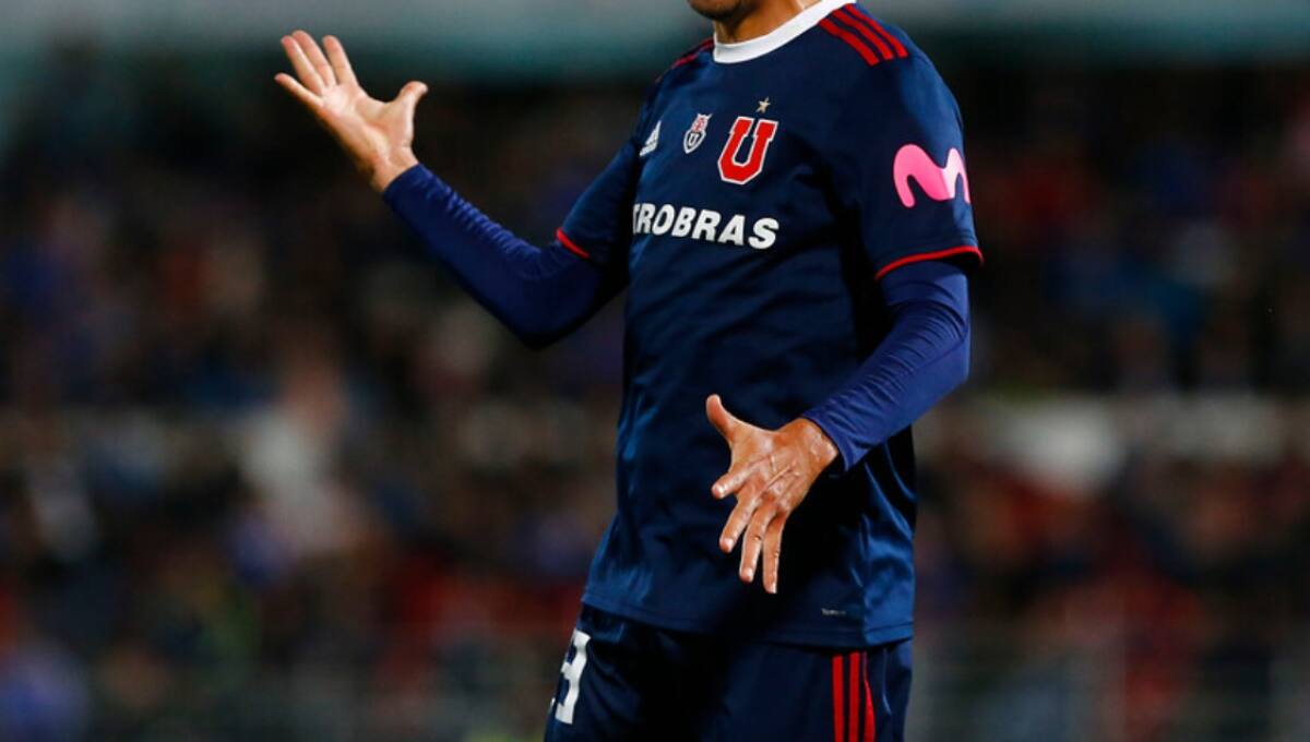 Marcos Riquelme lamentando una ocasión de gol pérdida en Universidad de Chile. Foto: Aton.