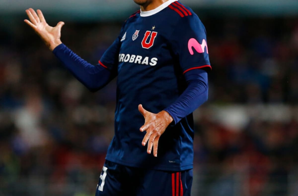 Fue uno de los peores refuerzos en la historia de Universidad de Chile pero hoy es genio y figura en su equipo