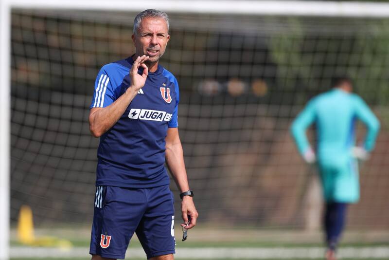 Gustavo Álvarez durante una práctica de la U.