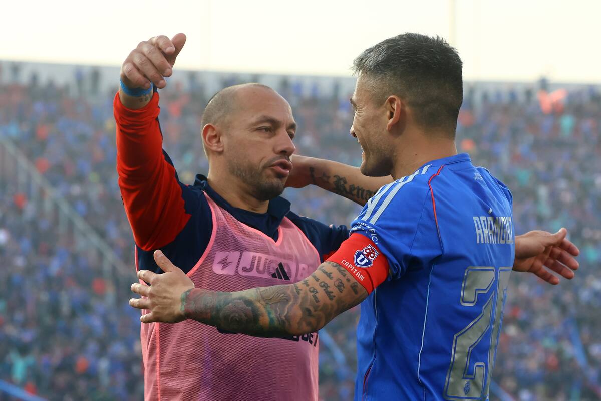 Charles Aránguiz y Marcelo Díaz en el Superclásico.