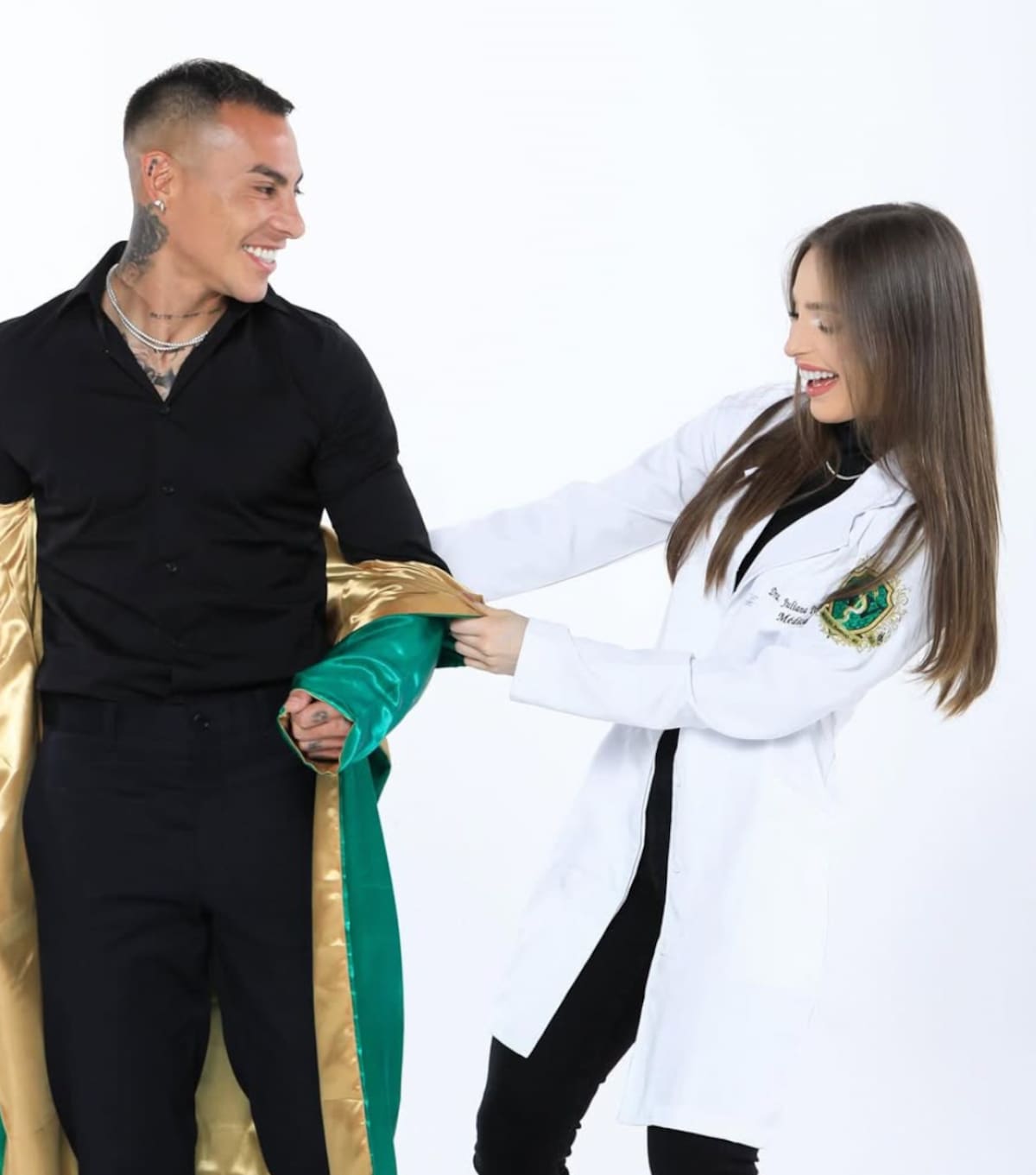 Eduardo Vargas junto a Juliana Peixoto.