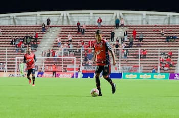 El lateral que quiere ser el primer refuerzo de la U en 2025: “Es el sueño que tiene todo hincha”