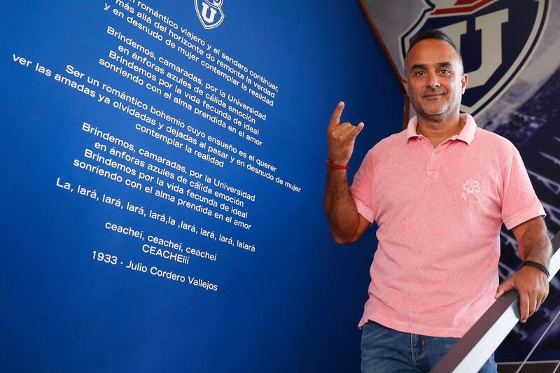 Chamuca Barrera estuvo en el Centro Deportivo Azul. Foto: @udechile.