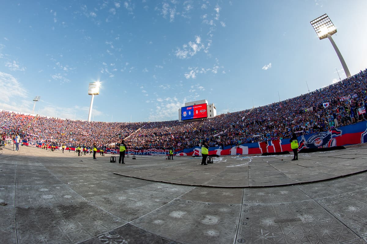 Universidad de Chile confirmó que los abonados ya no deberán hacer filas virtuales para canjear entradas. Foto: Felipe Escobedo.