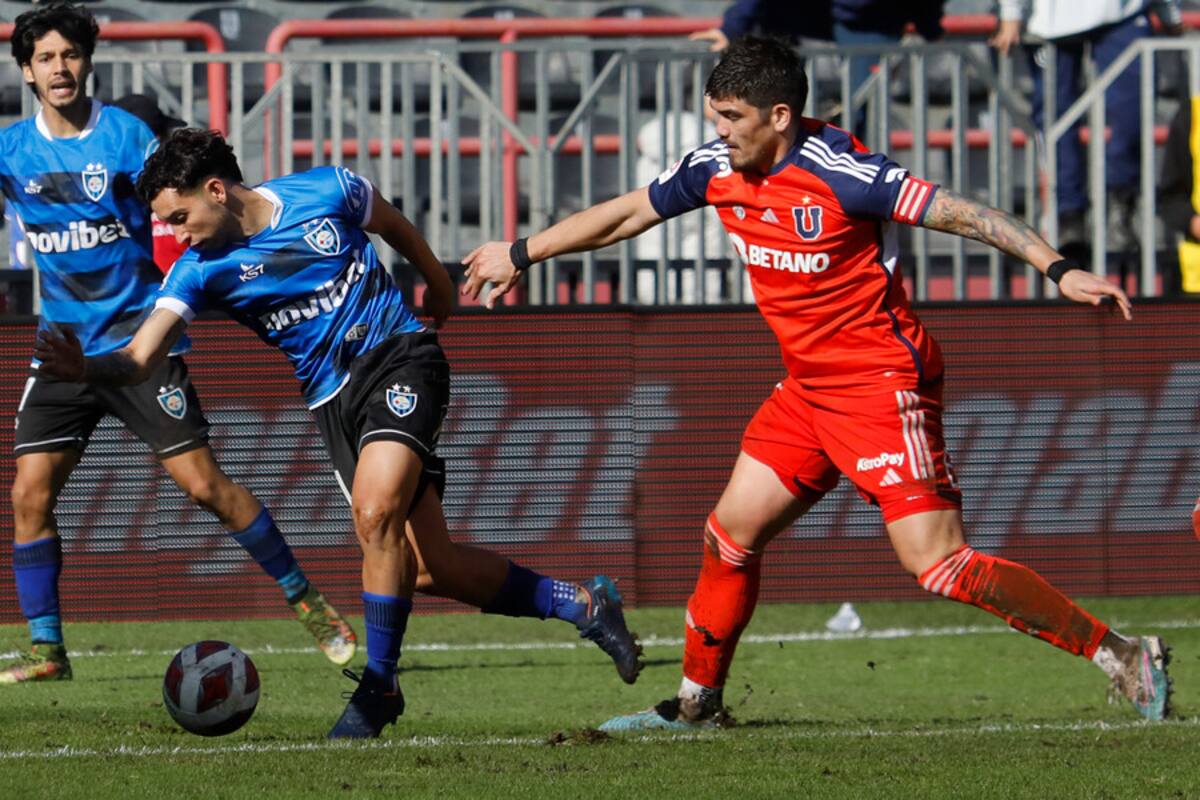Luis Casanova en el duelo de Huachipato vs. la U. Foto: Aton.