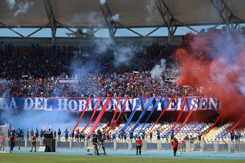 Autoridades llamaron al buen comportamiento en el partido entre la U e Iquique. Foto: Aton.
