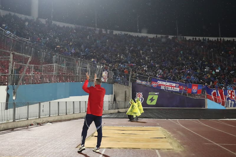 El entrenador de Universidad de Chile, Gustavo Alvarez, en el estadio Nacional.
Felipe Zanca/Photosport