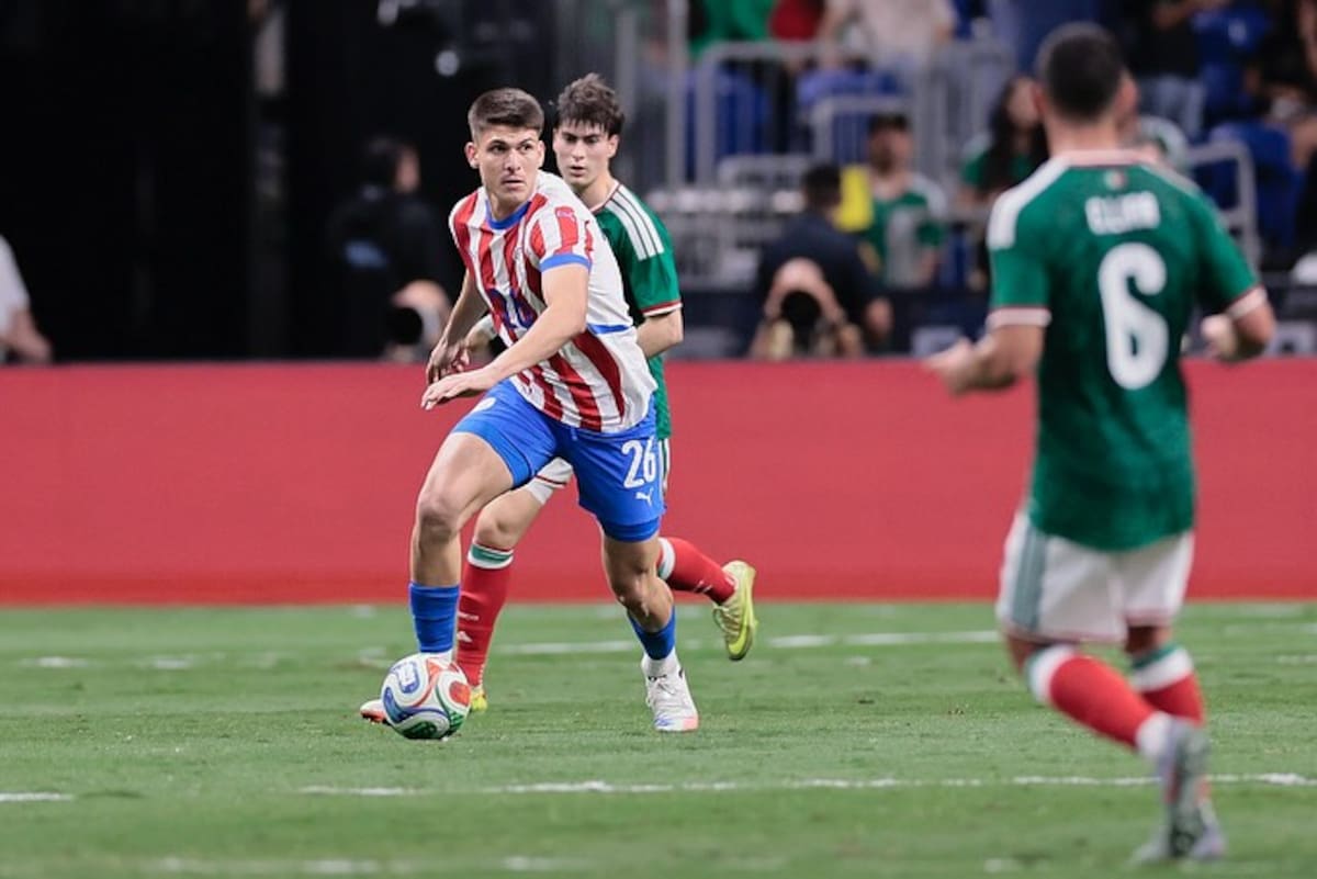 Lucas Romero, con la camiseta de Paraguay. Si va al Mundial, a la U llegará plata constante y sonante.