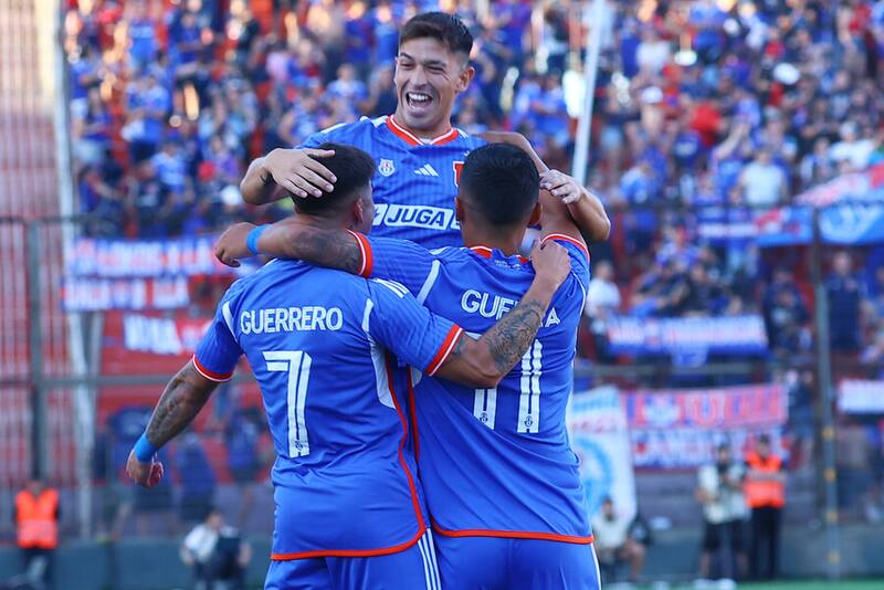 La U goleó a Unión Española en el debut de Gustavo Álvarez. Foto: Aton.