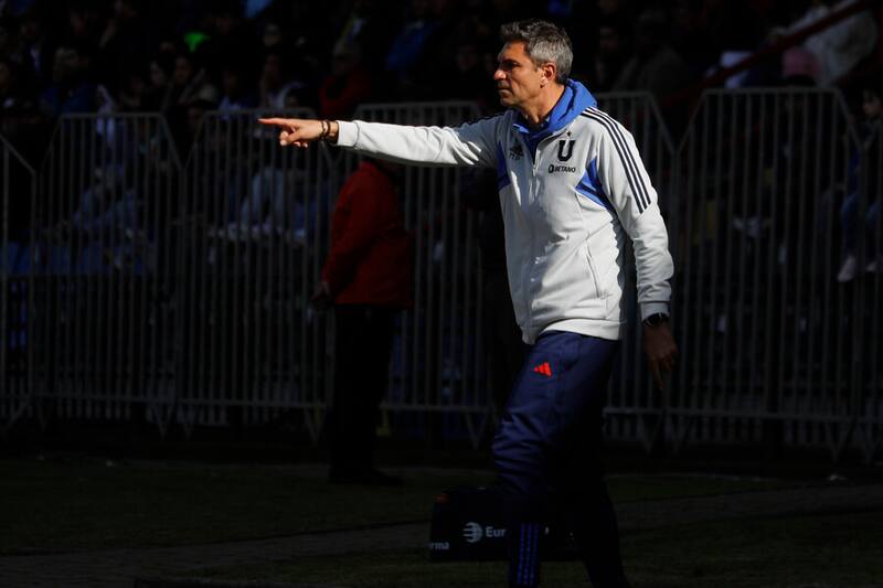 Mauricio Pellegrino aún no tiene claro el equipo en la U. Foto: Aton.