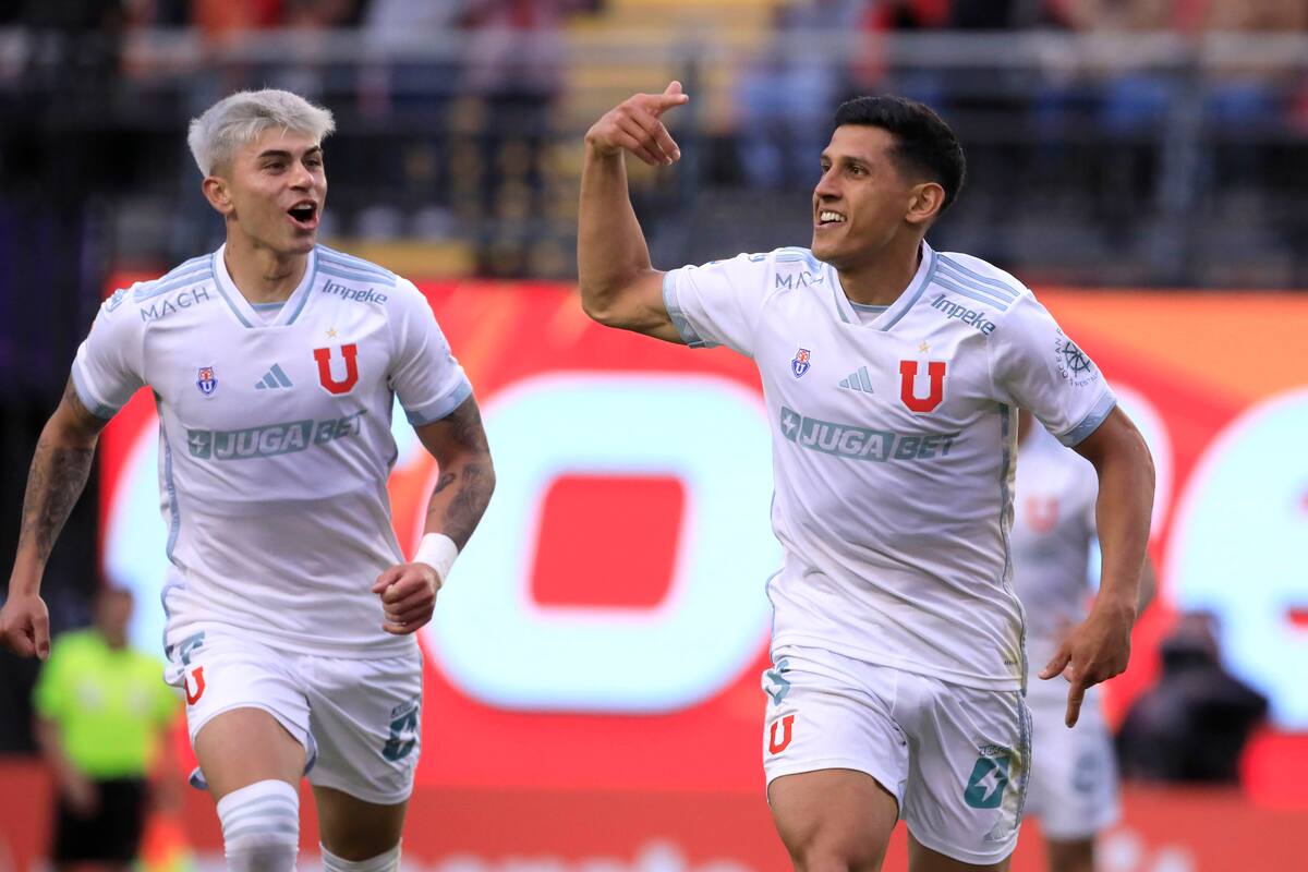 Israel Poblete, celebrando un gol.