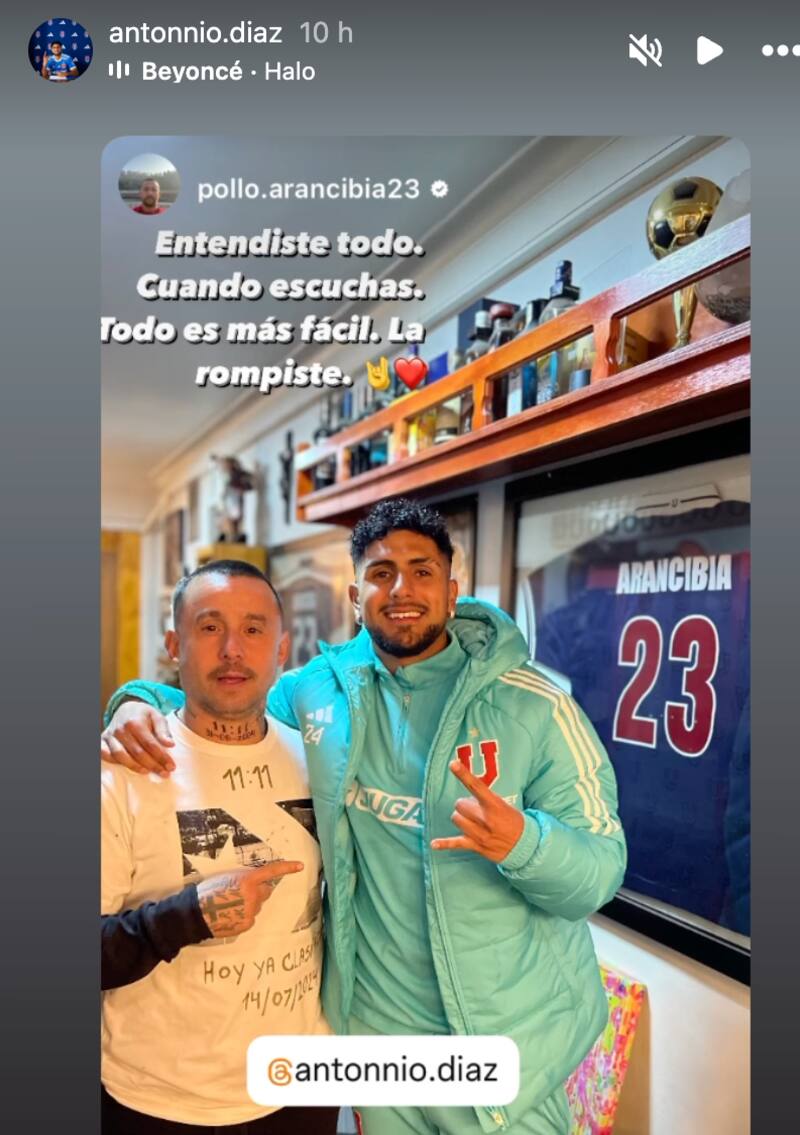 Eduardo Arancibia felicitó a Antonio Díaz tras su debut en la U.