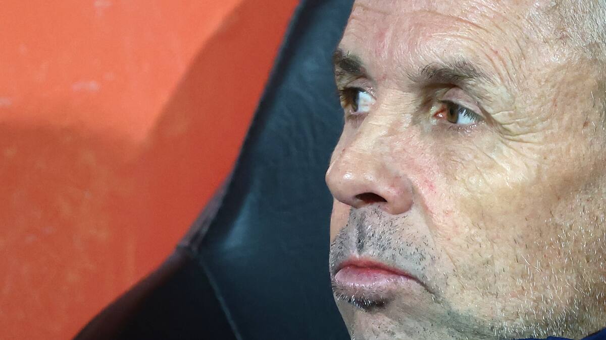 No convenció a Álvarez: el jugador que llegó hace menos de un año y tiene las horas contadas en la U