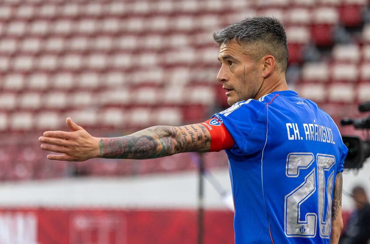 “Dicen que Charles Aránguiz es callado, pero cuando saca la voz, todos callan y prestan atención”