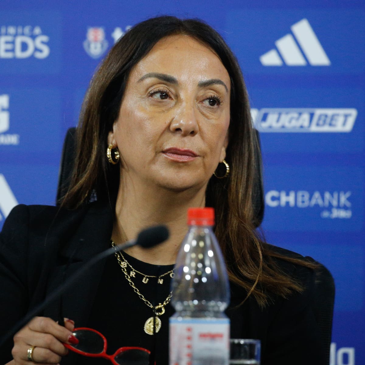 Ahora sí es en serio: la Universidad de Chile contrata a prestigioso abogado para revisar su contrato con Azul Azul